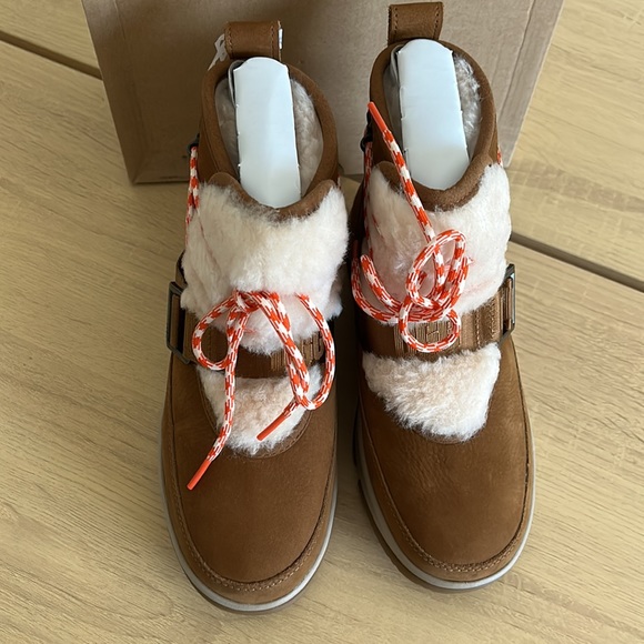 NIB UGG Classic Weather Hiker in Chestnut - Picture 8 of 13